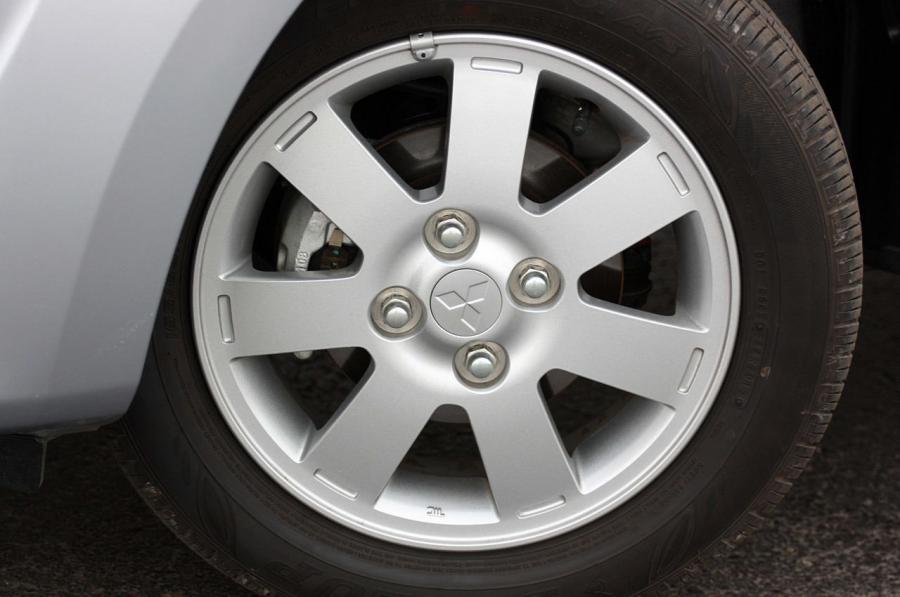  Mitsubishi Mirage 2014 года  (фото 2 из 39)